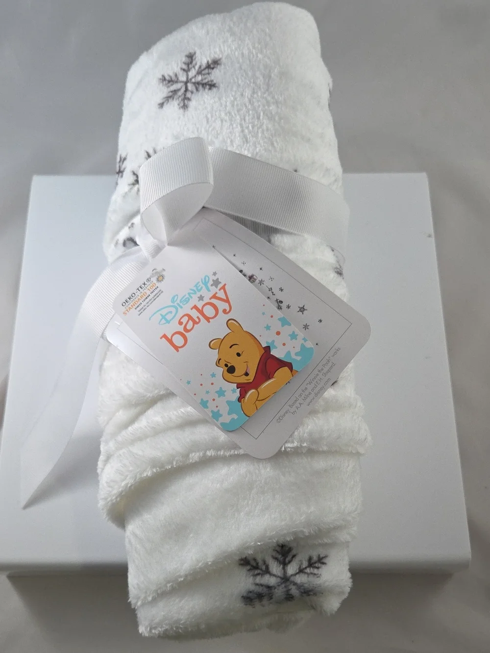Disney Baby White Winnie the Pooh Snowflake Baby Blanket